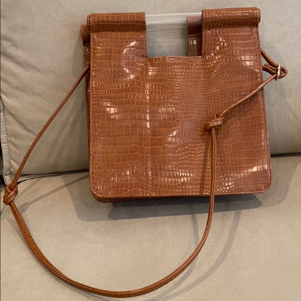Beis Crossbody in Cognac